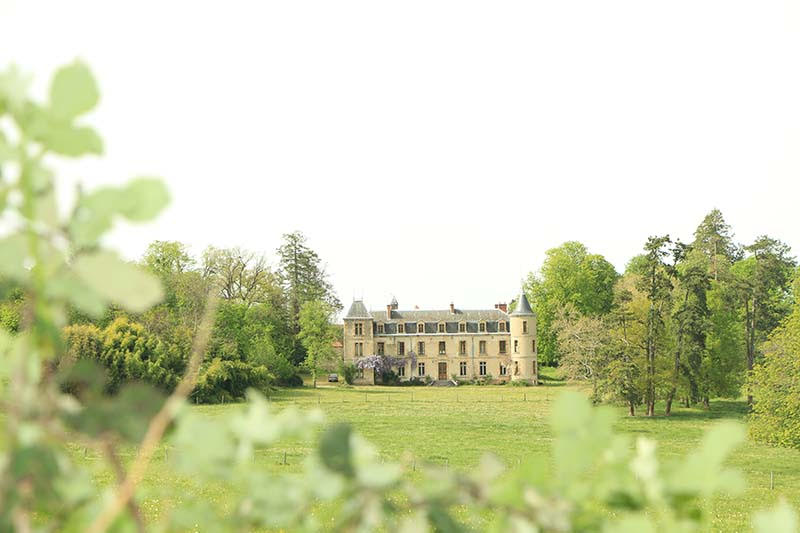 chateau de la pierre le lieu de retraite rhizome yoga vichy